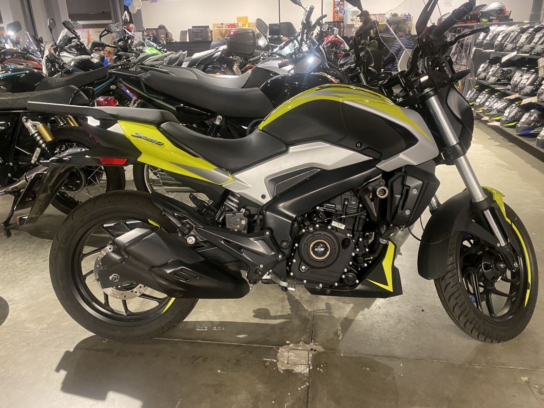 Moto Bajaj Dominar 250 usado 2024 con 12800 km 1M