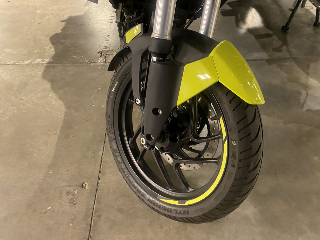 Moto Bajaj Dominar 250 usado 2024 con 12800 km 1M