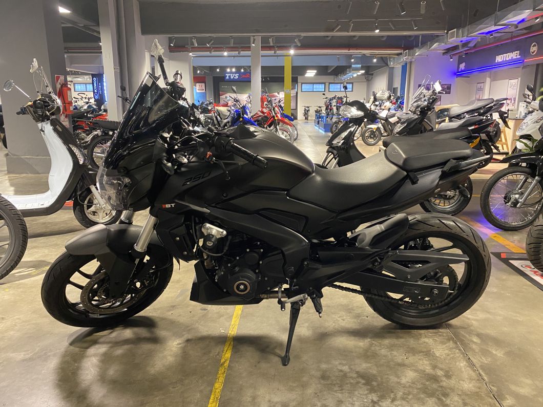 Moto Bajaj Dominar 250 usado 2021 con 14945 km 1M