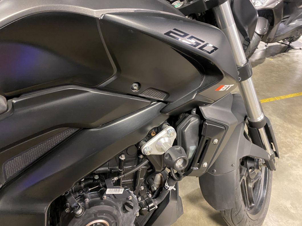 Moto Bajaj Dominar 250 usado 2021 con 14945 km 1M
