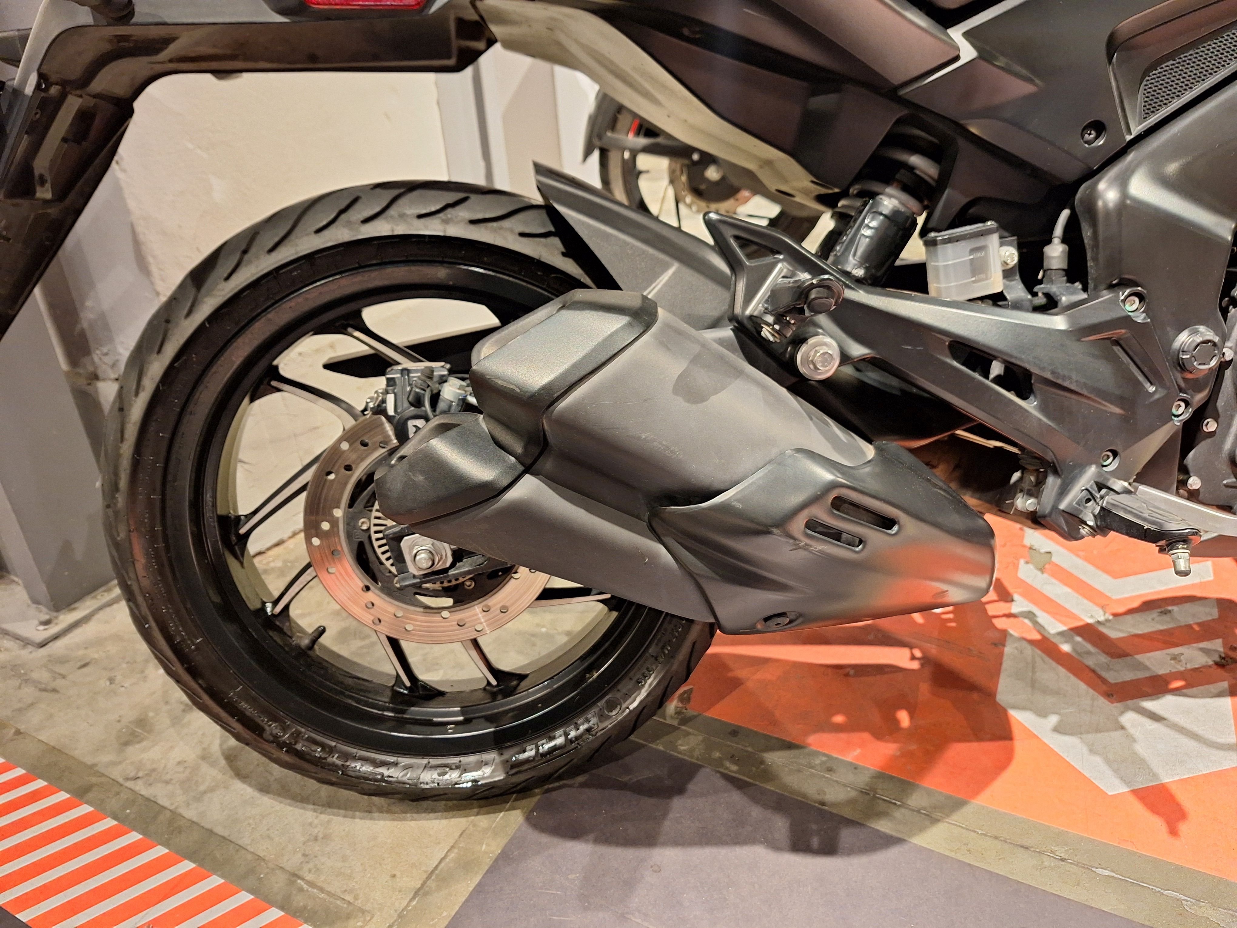 Moto Bajaj Dominar 400 usado 2023 con 14100 km int 51631 1M