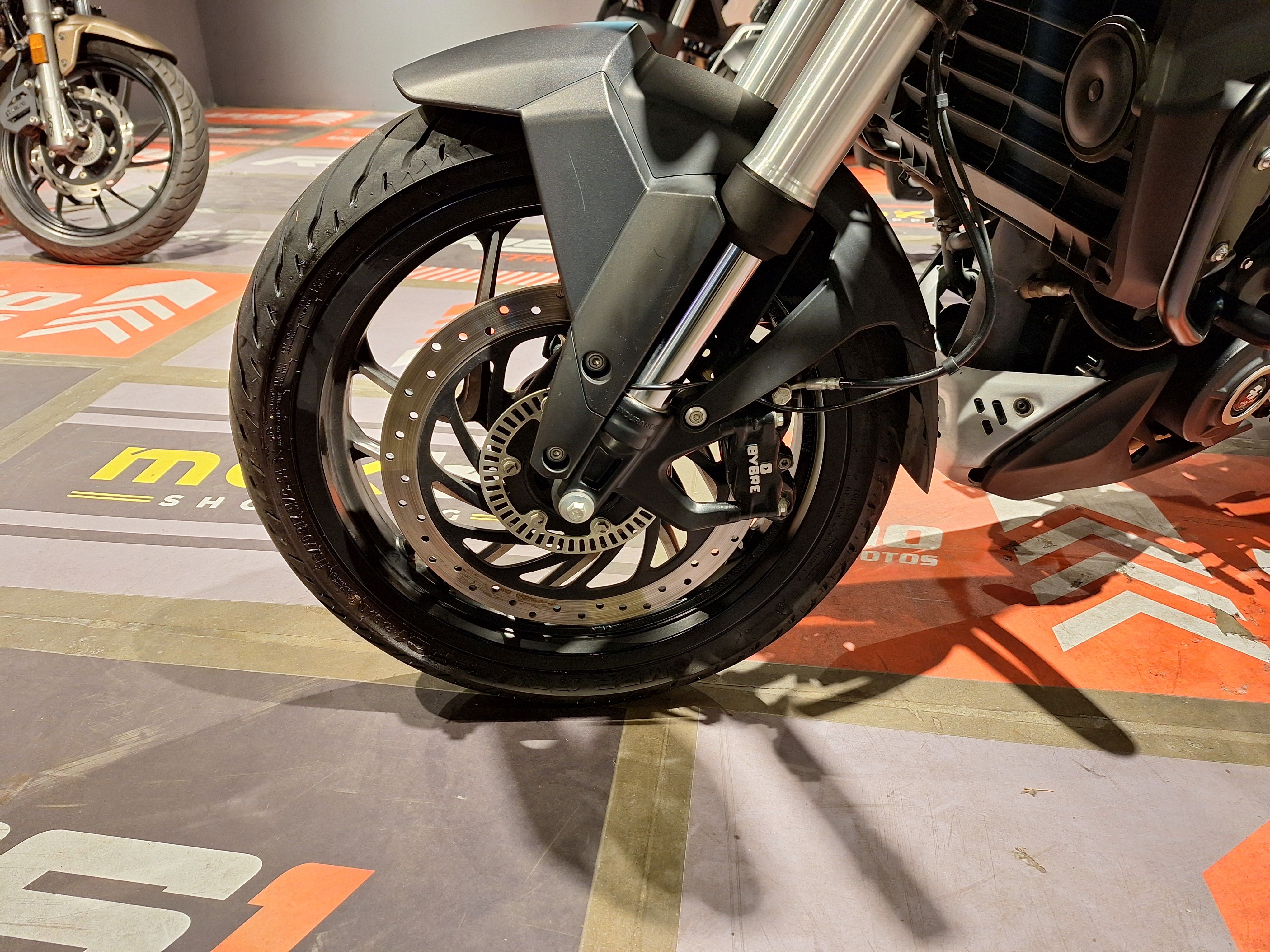 Moto Bajaj Dominar 400 usado 2023 con 14100 km int 51631 1M