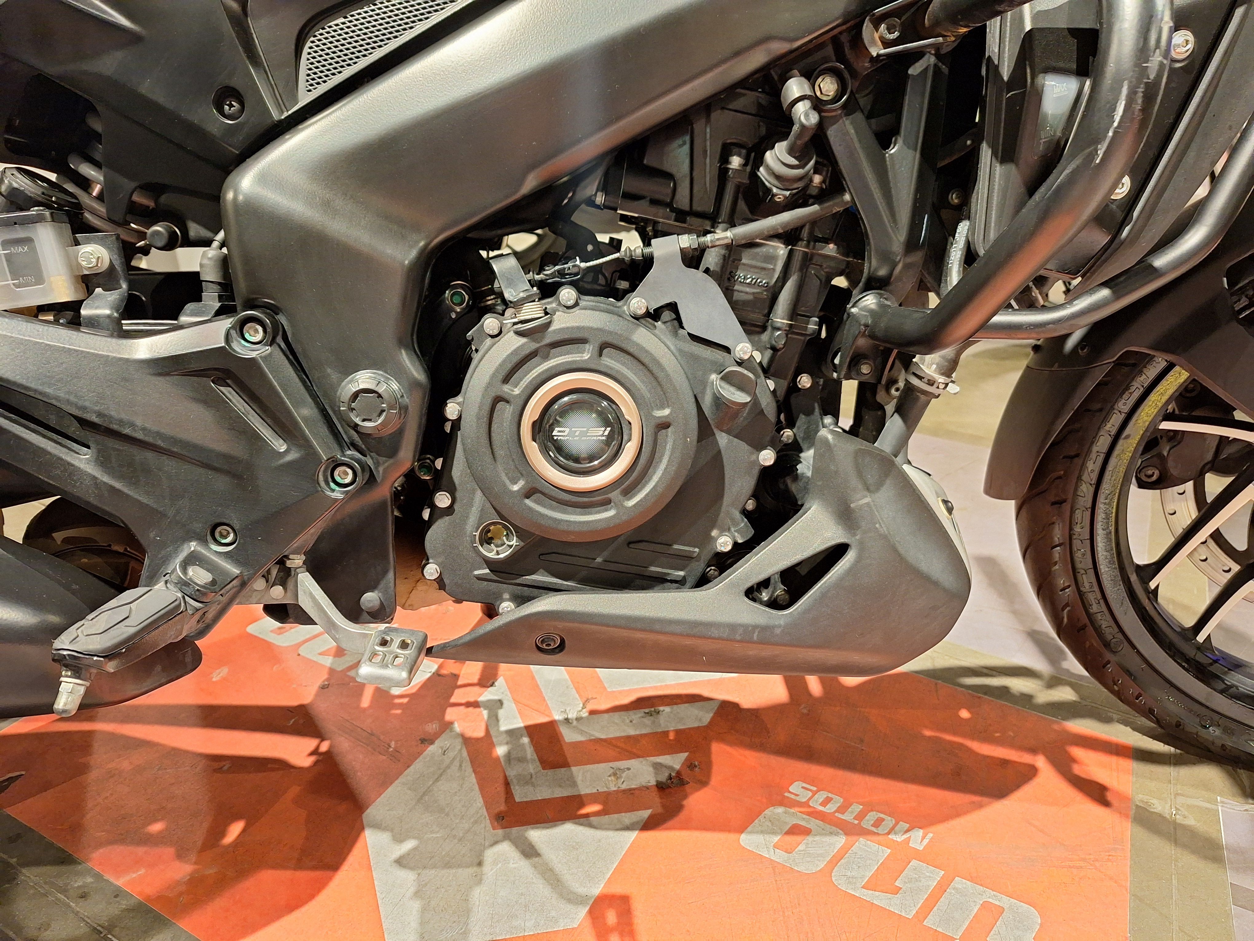 Moto Bajaj Dominar 400 usado 2023 con 14100 km int 51631 1M