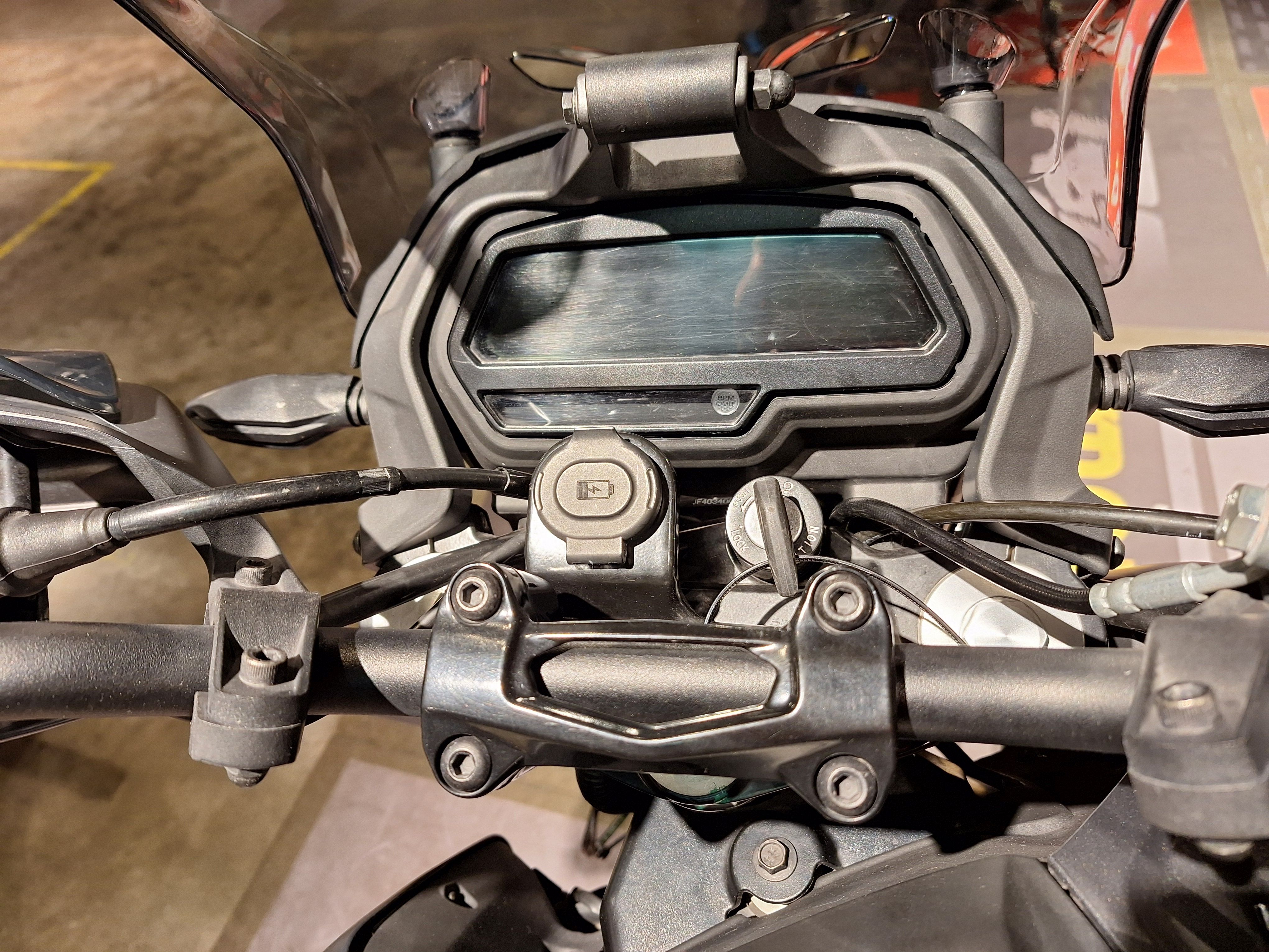 Moto Bajaj Dominar 400 usado 2023 con 14100 km int 51631 1M