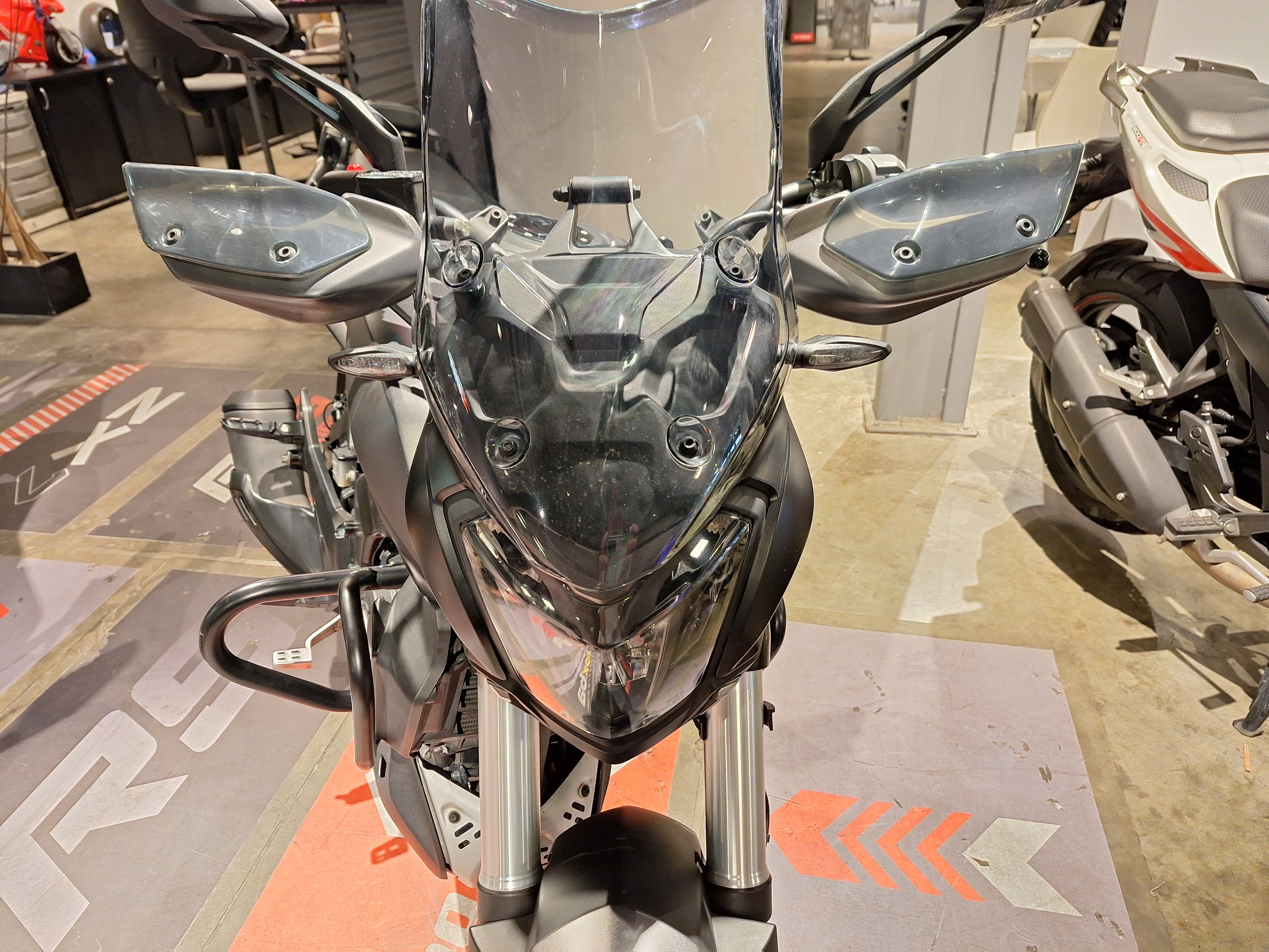 Moto Bajaj Dominar 400 usado 2023 con 14100 km int 51631 1M