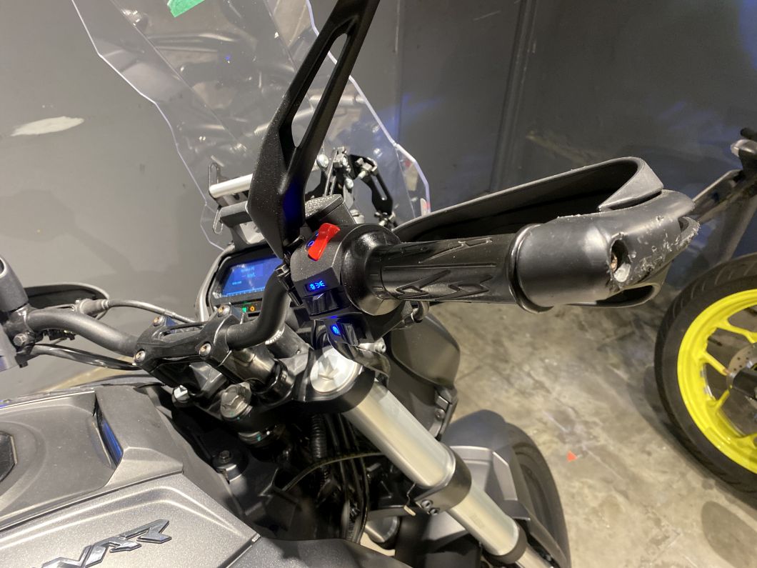 Moto Bajaj Dominar 400 usado 2023 con 9612 km 1M