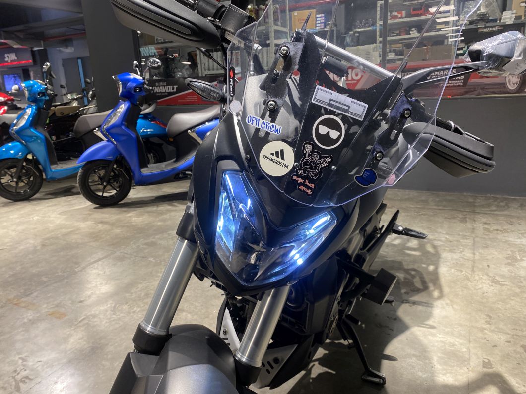 Moto Bajaj Dominar 400 usado 2023 con 9612 km 1M