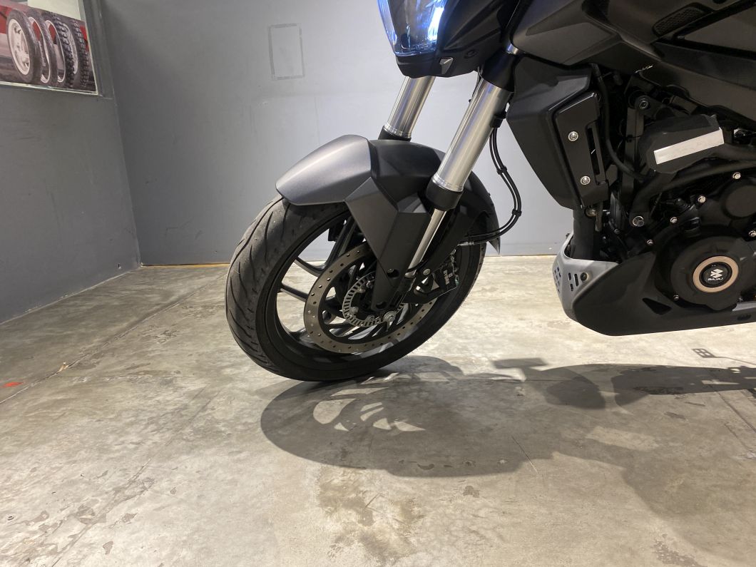 Moto Bajaj Dominar 400 usado 2023 con 9612 km 1M
