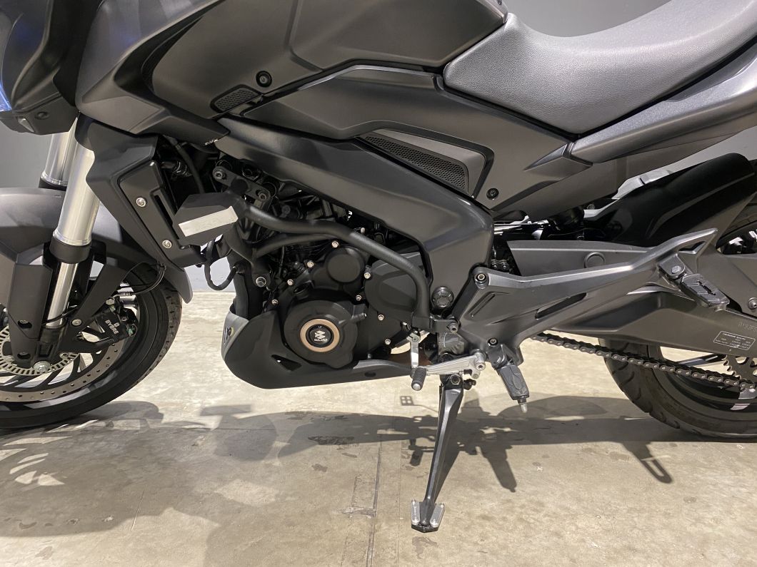 Moto Bajaj Dominar 400 usado 2023 con 9612 km 1M
