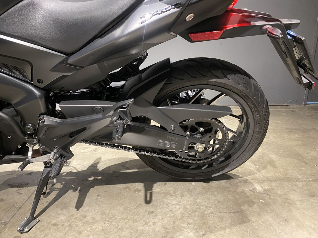 Moto Bajaj Dominar 400 usado 2023 con 9612 km 1M