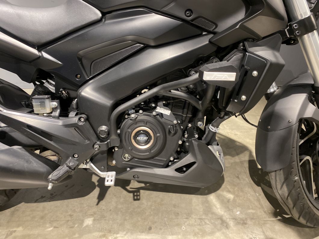 Moto Bajaj Dominar 400 usado 2023 con 9612 km 1M