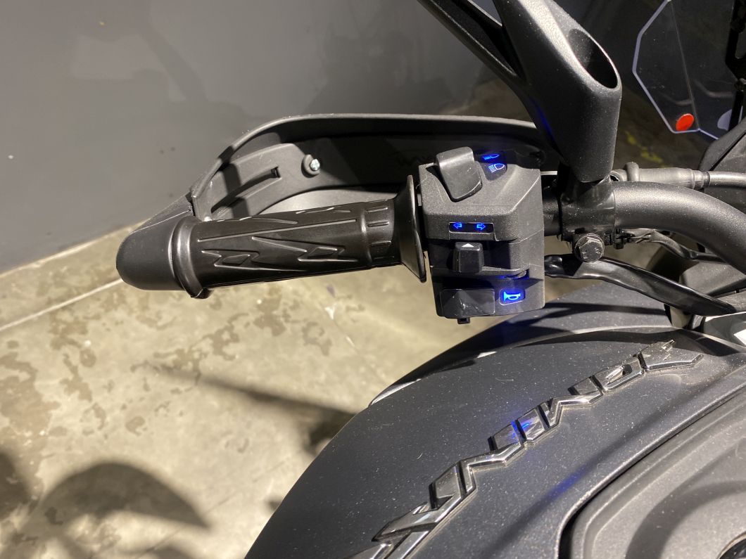 Moto Bajaj Dominar 400 usado 2023 con 9612 km 1M