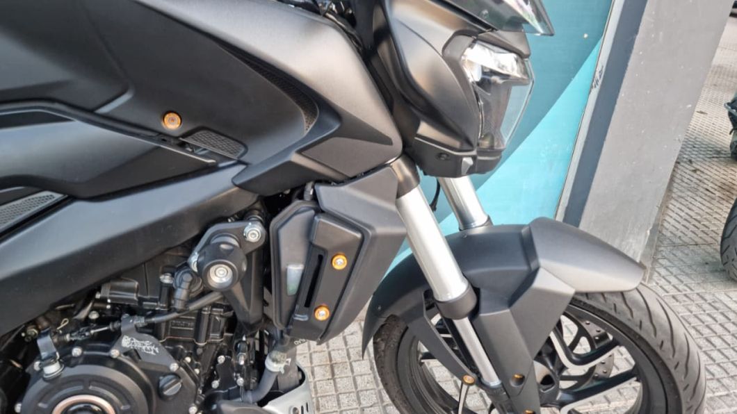 Moto Bajaj Dominar 400 usado 2024 con 6500 km 1M