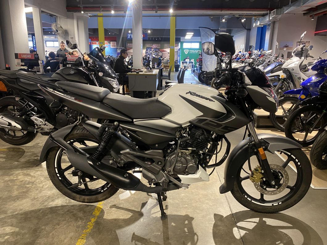Moto Bajaj Rouser 125 usado 2025 con 15200 km 1M