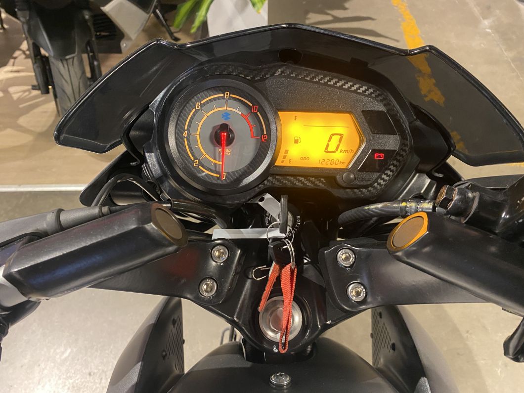 Moto Bajaj Rouser 125 usado 2025 con 15200 km 1M