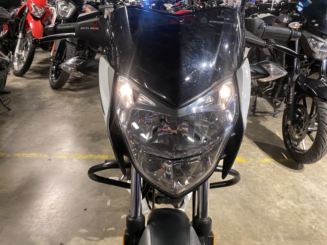 Moto Bajaj Rouser 125 usado 2025 con 15200 km 1M