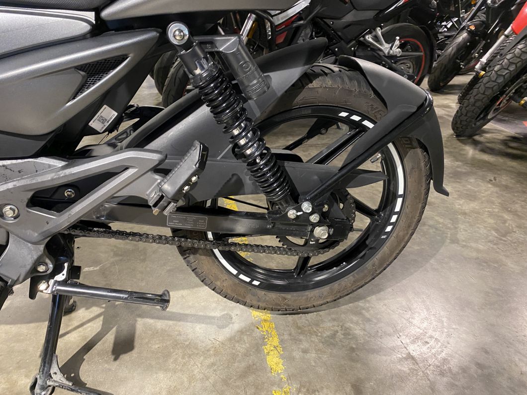 Moto Bajaj Rouser 125 usado 2025 con 15200 km 1M