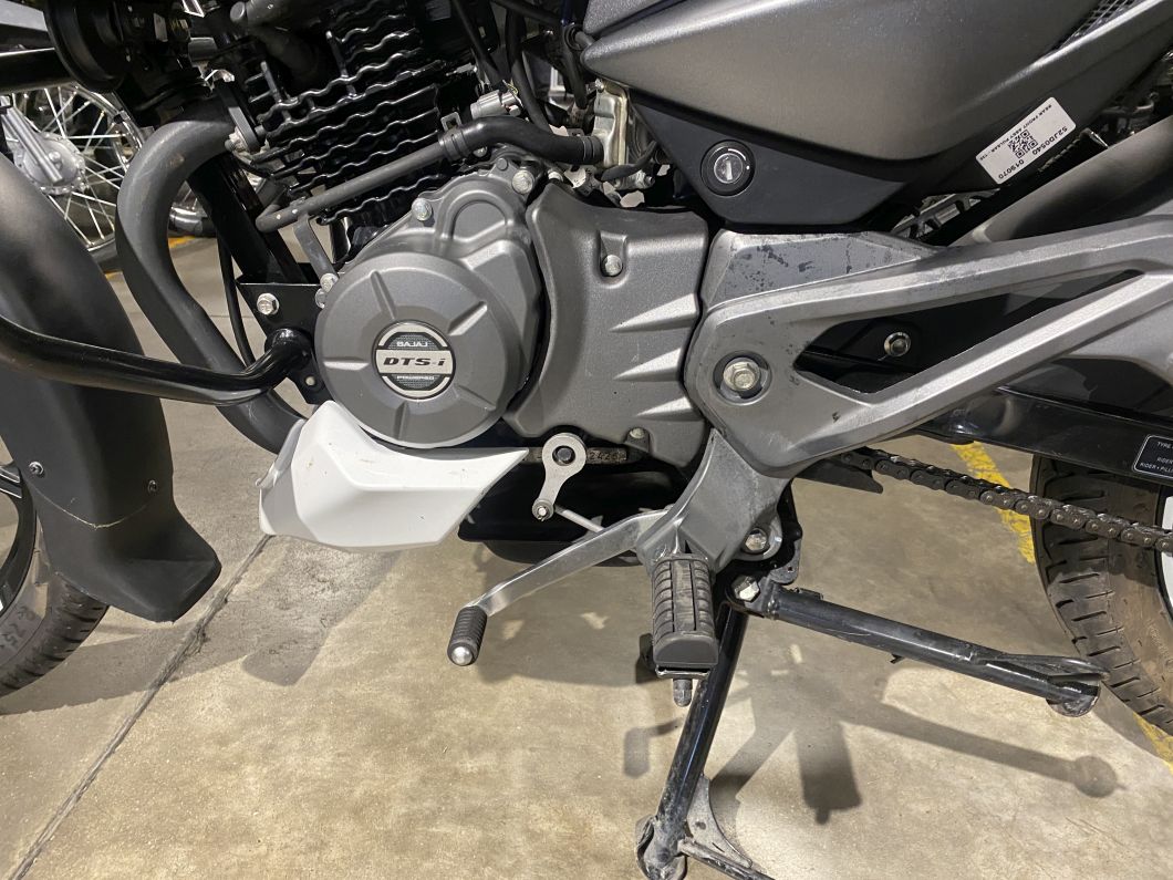 Moto Bajaj Rouser 125 usado 2025 con 15200 km 1M