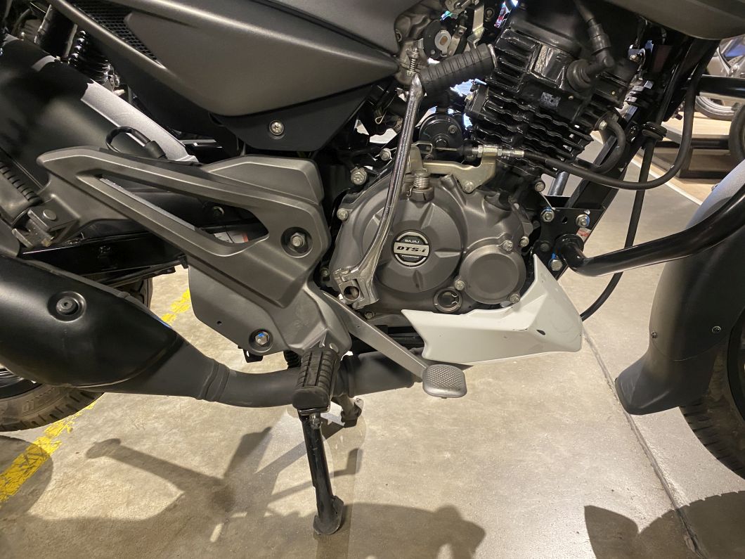 Moto Bajaj Rouser 125 usado 2025 con 15200 km 1M