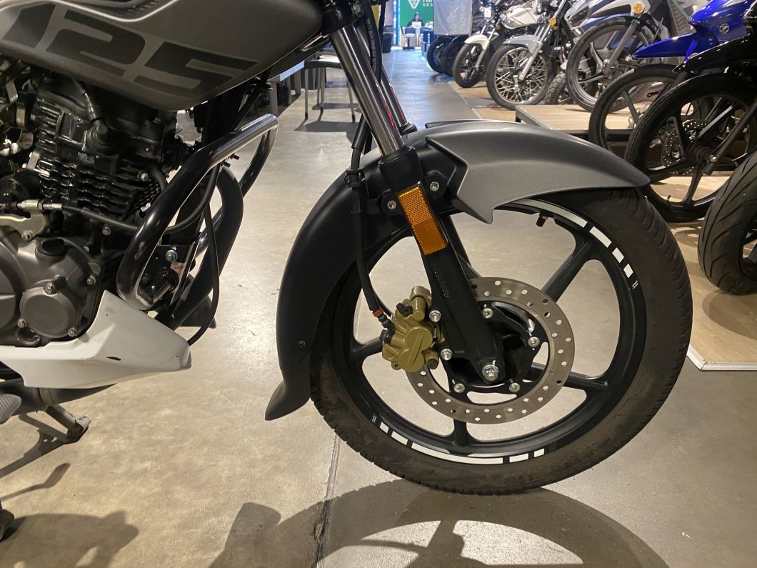 Moto Bajaj Rouser 125 usado 2025 con 15200 km 1M