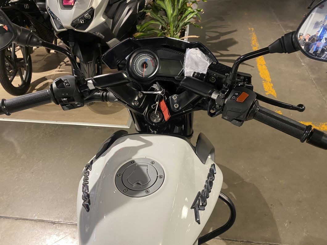Moto Bajaj Rouser 125 usado 2025 con 15200 km 1M