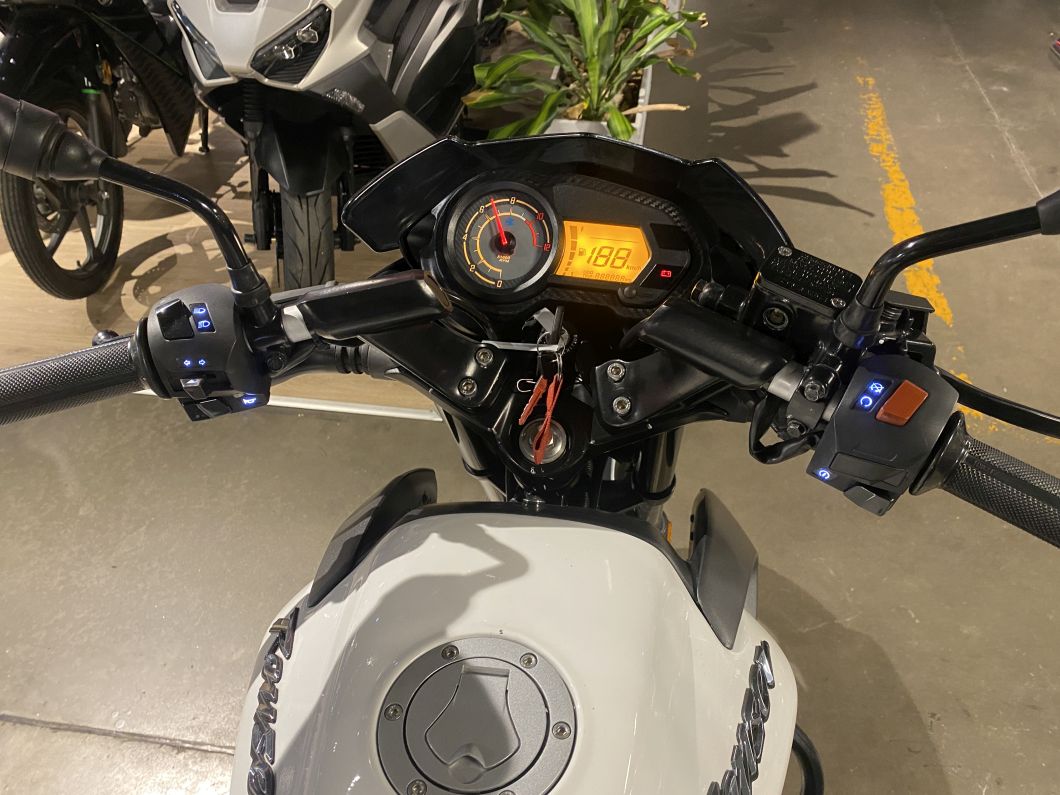 Moto Bajaj Rouser 125 usado 2025 con 15200 km 1M