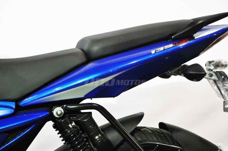 Moto Bajaj Rouser 135