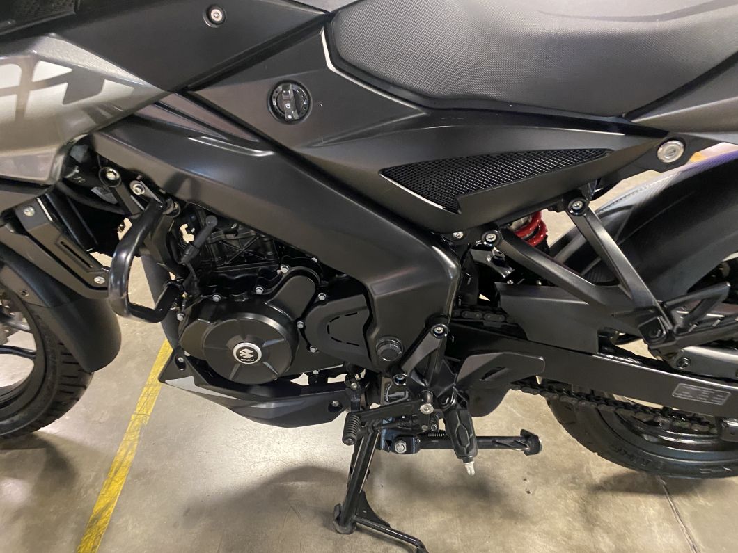Moto Bajaj Rouser 200 usado 2024 con 4252km DT int49883