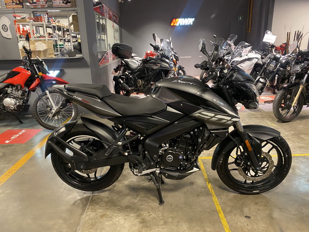 Moto Bajaj Rouser 200 usado 2024 con 4252km DT int49883