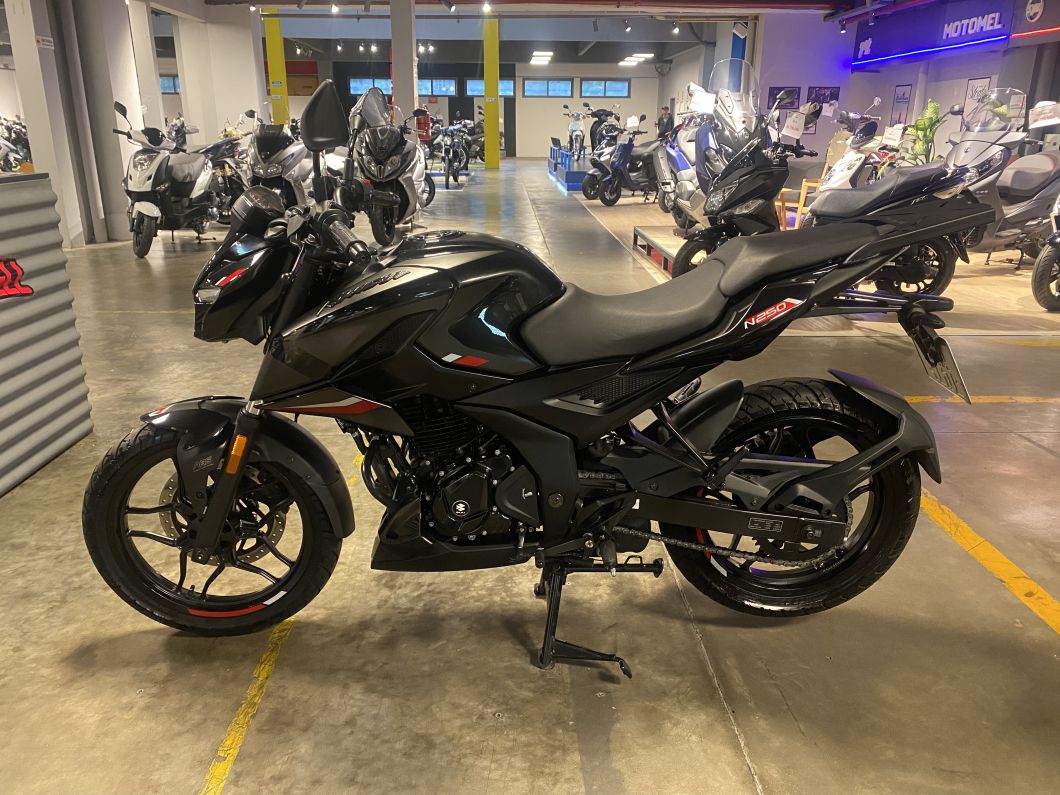 Moto Bajaj Rouser Ns 250 usado 2023 con 3200km 