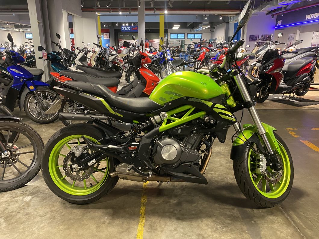Moto Benelli 302 S usado 2023 con 6000 km 1M