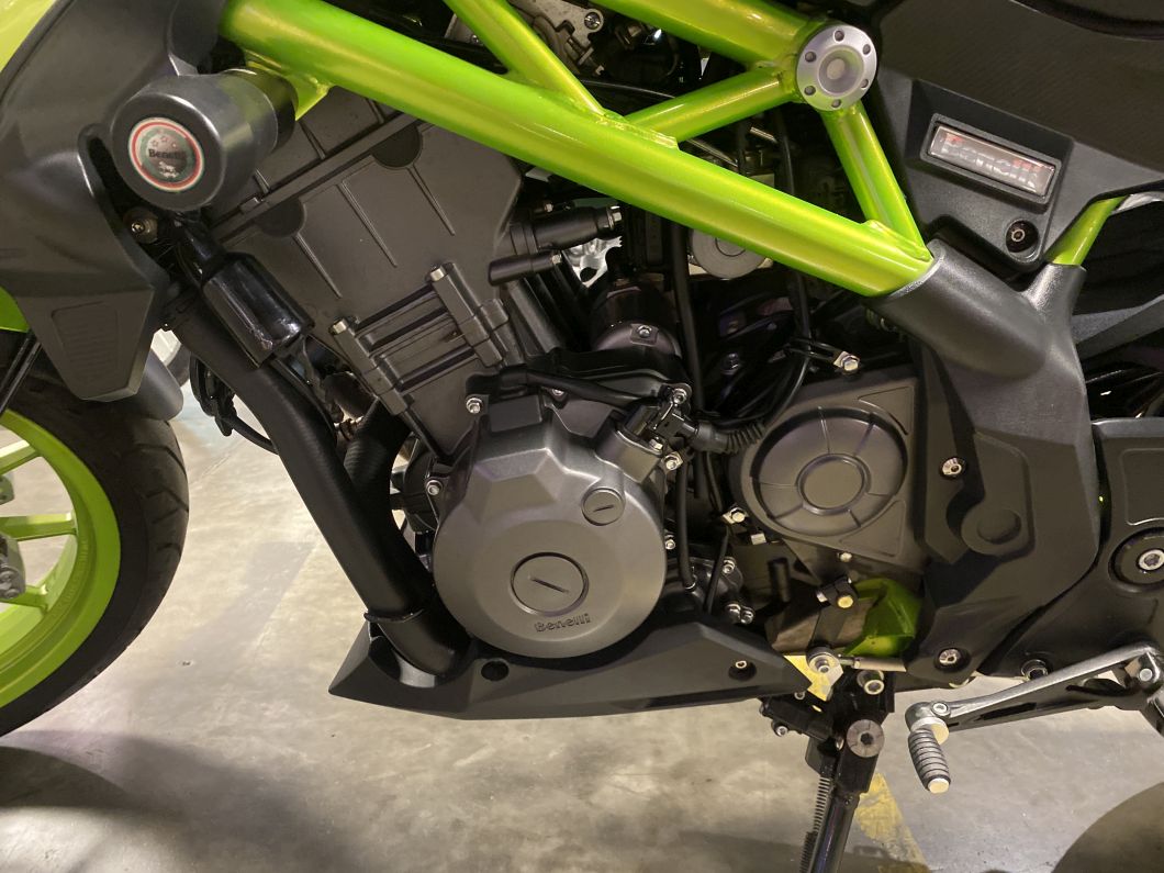 Moto Benelli 302 S usado 2023 con 6000 km 1M