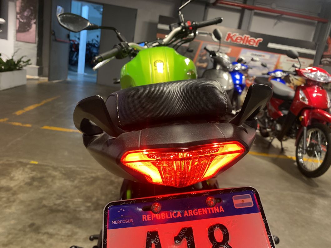 Moto Benelli 302 S usado 2023 con 6000 km 1M
