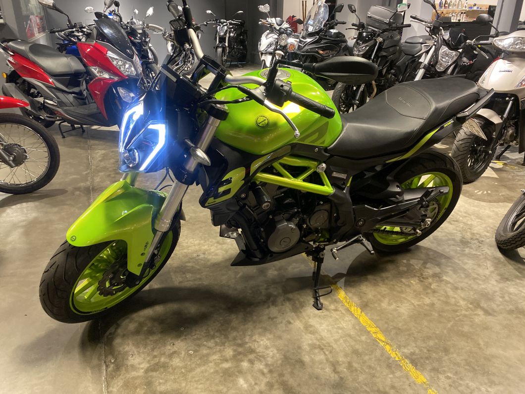 Moto Benelli 302 S usado 2023 con 6000 km 1M