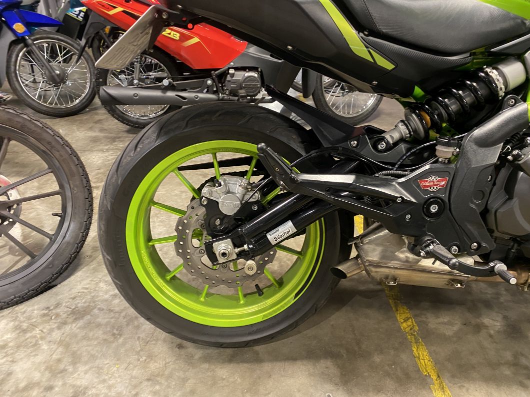 Moto Benelli 302 S usado 2023 con 6000 km 1M