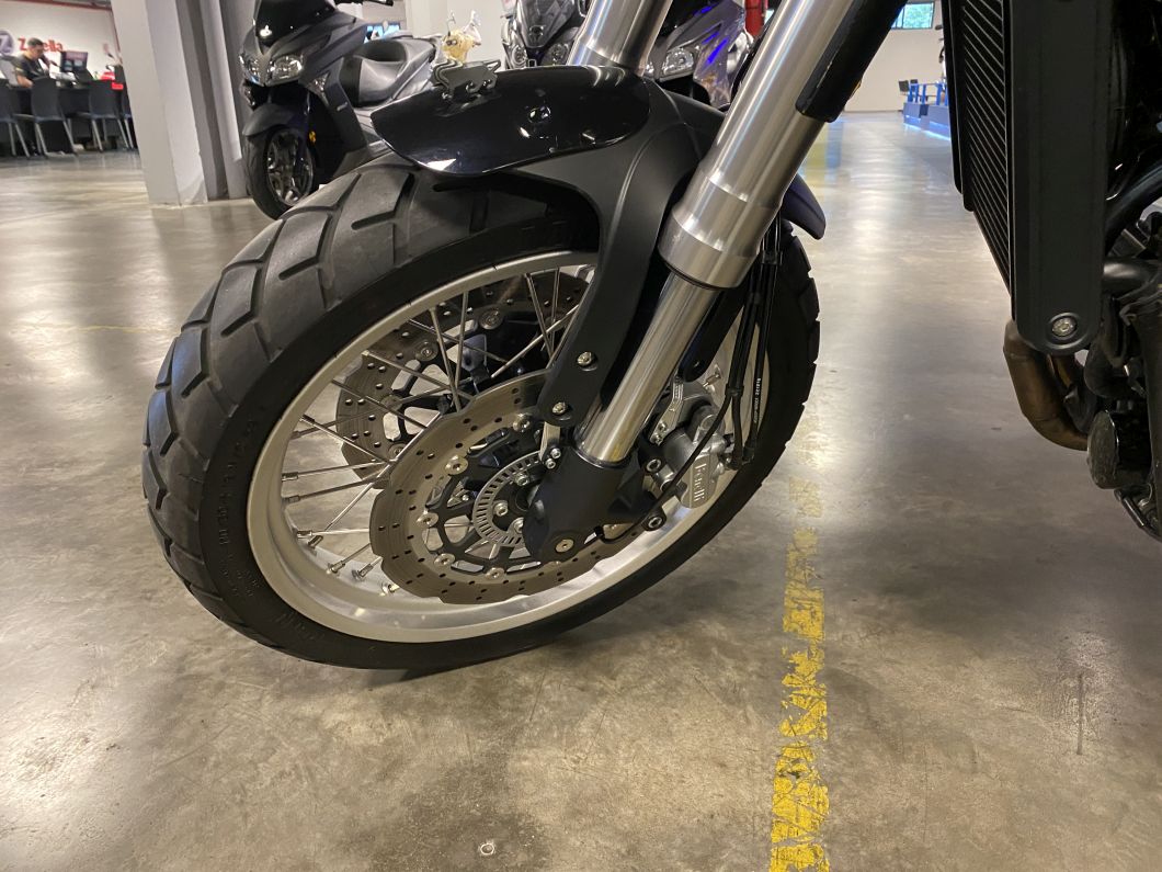 Moto Benelli Leoncino 500 usado 2024 con 5800km DT