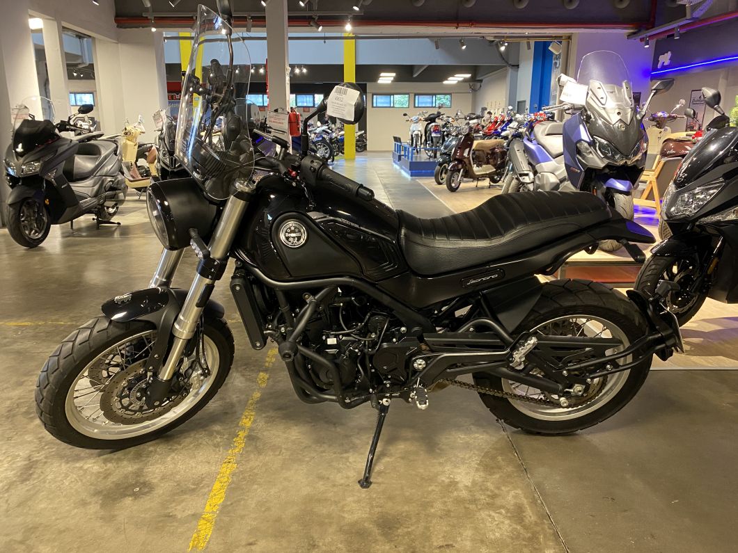 Moto Benelli Leoncino 500 usado 2024 con 5800km DT