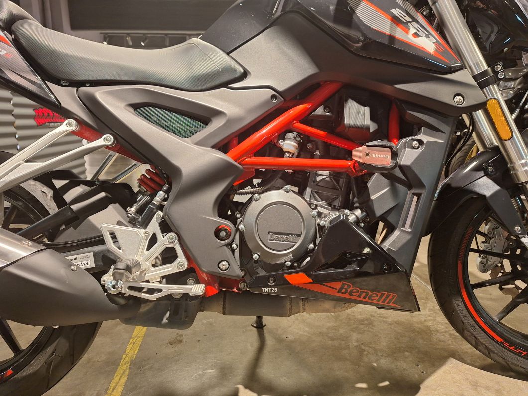 Moto Benelli TNT 25 s usado 2023 con 6077km DT