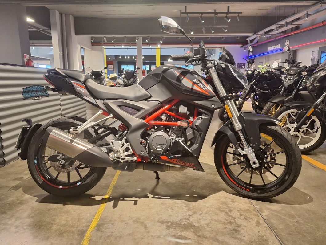 Moto Benelli TNT 25 s usado 2023 con 6077km DT