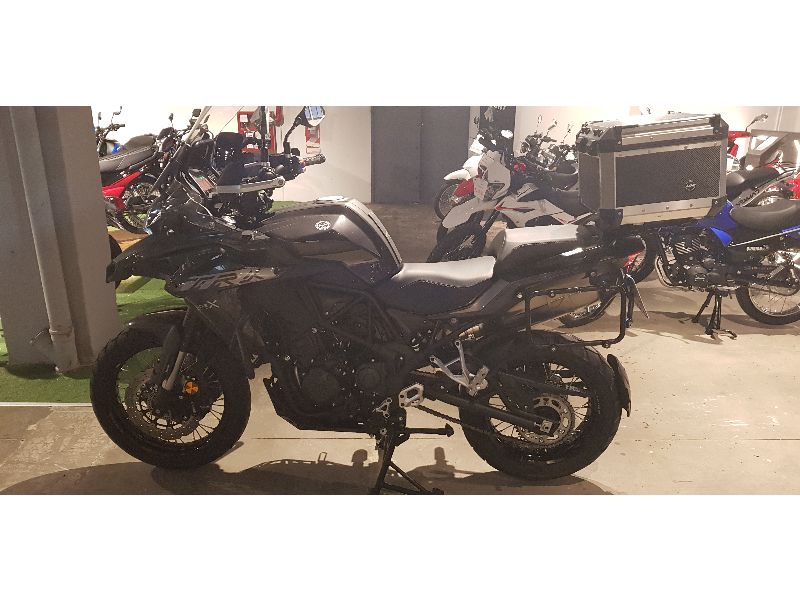 Moto Benelli TRK 502 X Usada 2023 con 8000km usado 