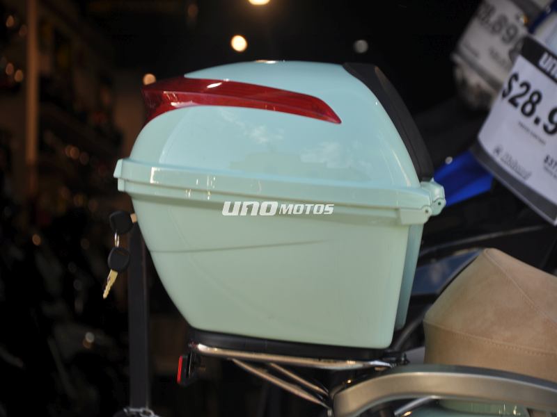 Moto Beta Tempo 150 Deluxe con Parabrisas y Baul Verde Agua
