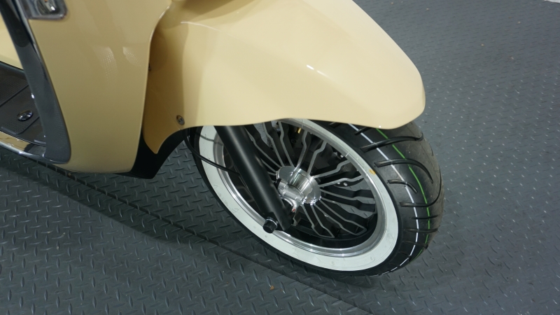 Moto Beta Tempo 150 Deluxe Parabrisas y Baul 2022