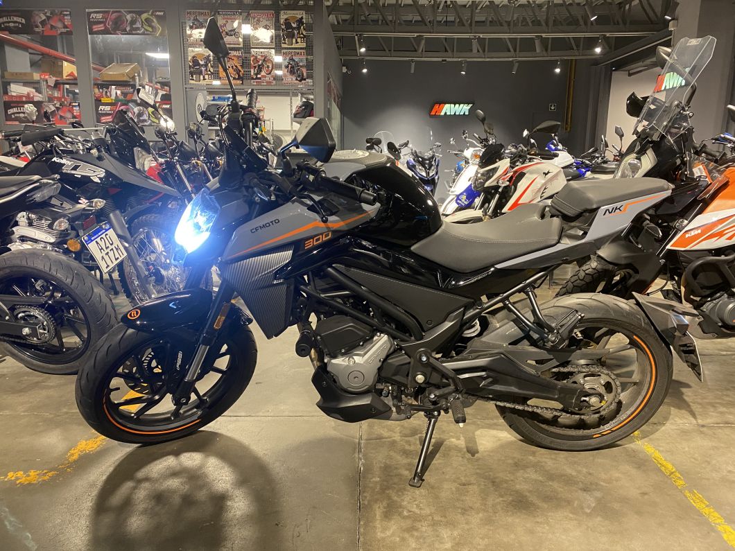 Moto Cfmoto 300 NK usado 2025 con 8762 km 1M