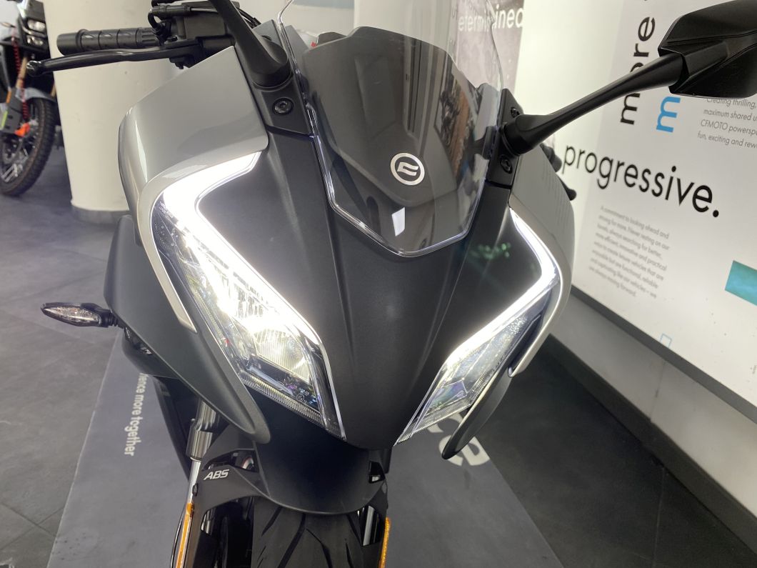 Moto CFMOTO 300 SR