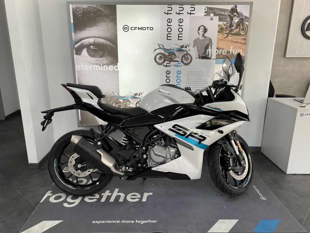 Moto CFMOTO 300 SR