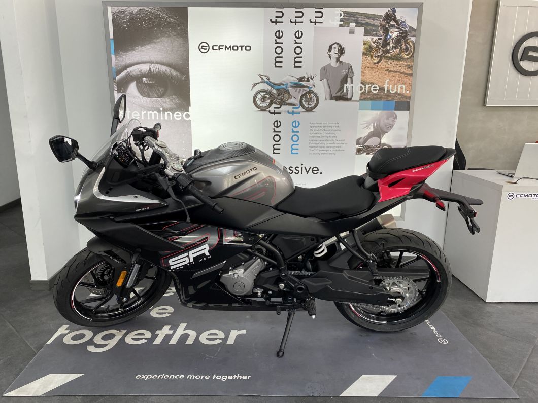 Moto CFMOTO 300 SR