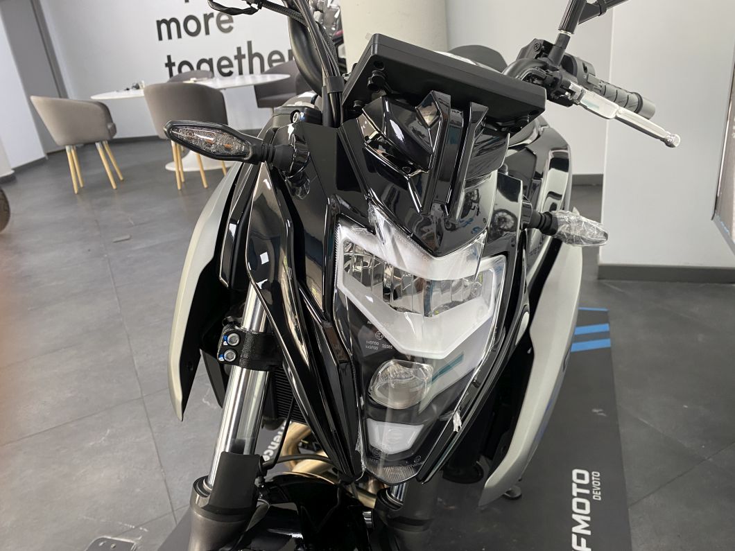 Moto CFMOTO 650 NK