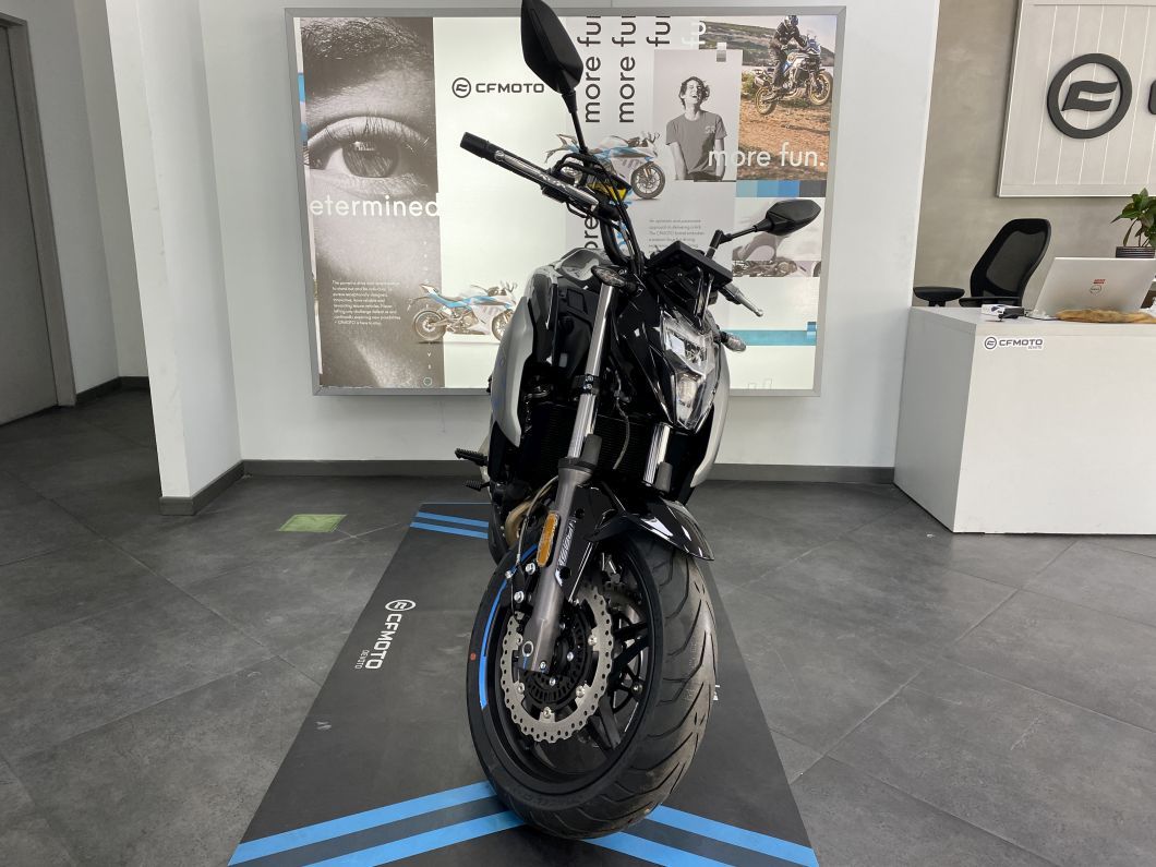 Moto CFMOTO 650 NK