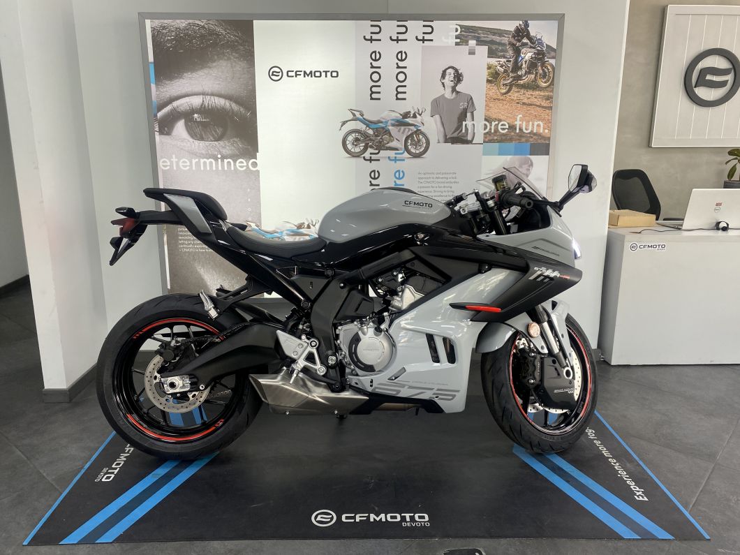 Moto CFMOTO 675 SR-R