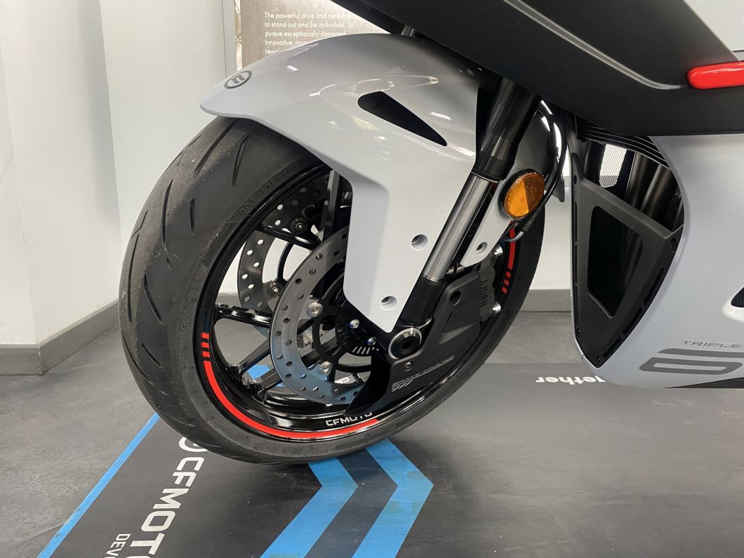 Moto CFMOTO 675 SR-R